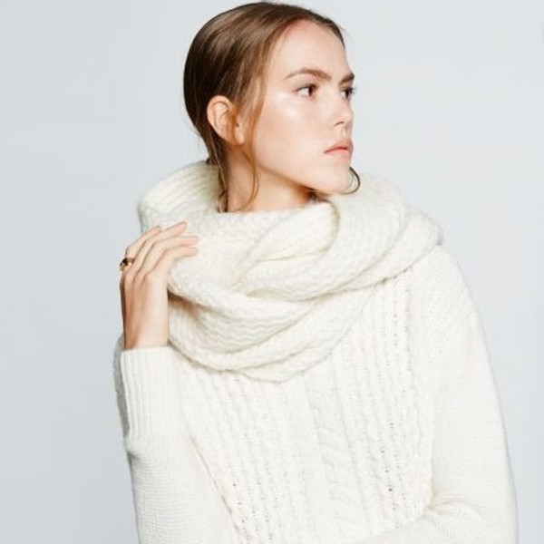 Comment nouer porter grosse écharpe en laine ?